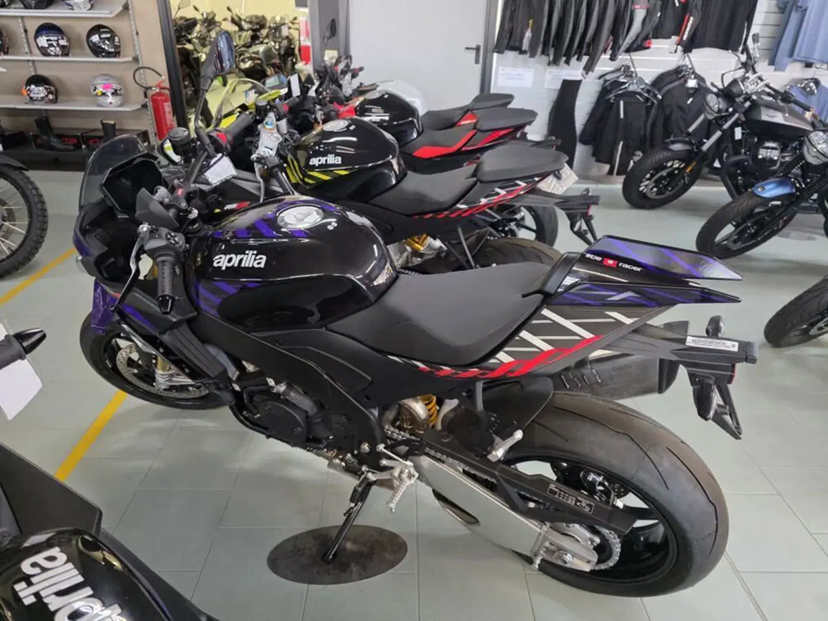 Aprilia Tuono V4 Factory (2025 - 26) (2)