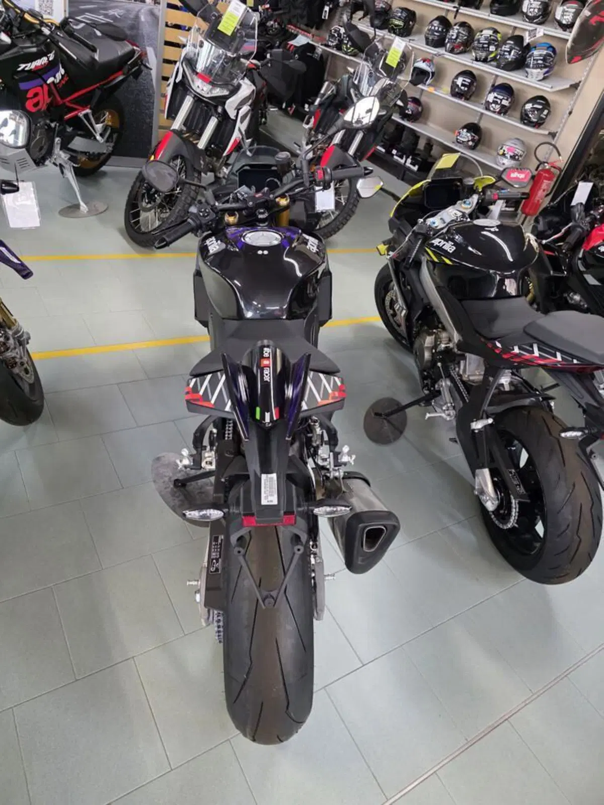 Aprilia Tuono V4 Factory (2025 - 26) (5)