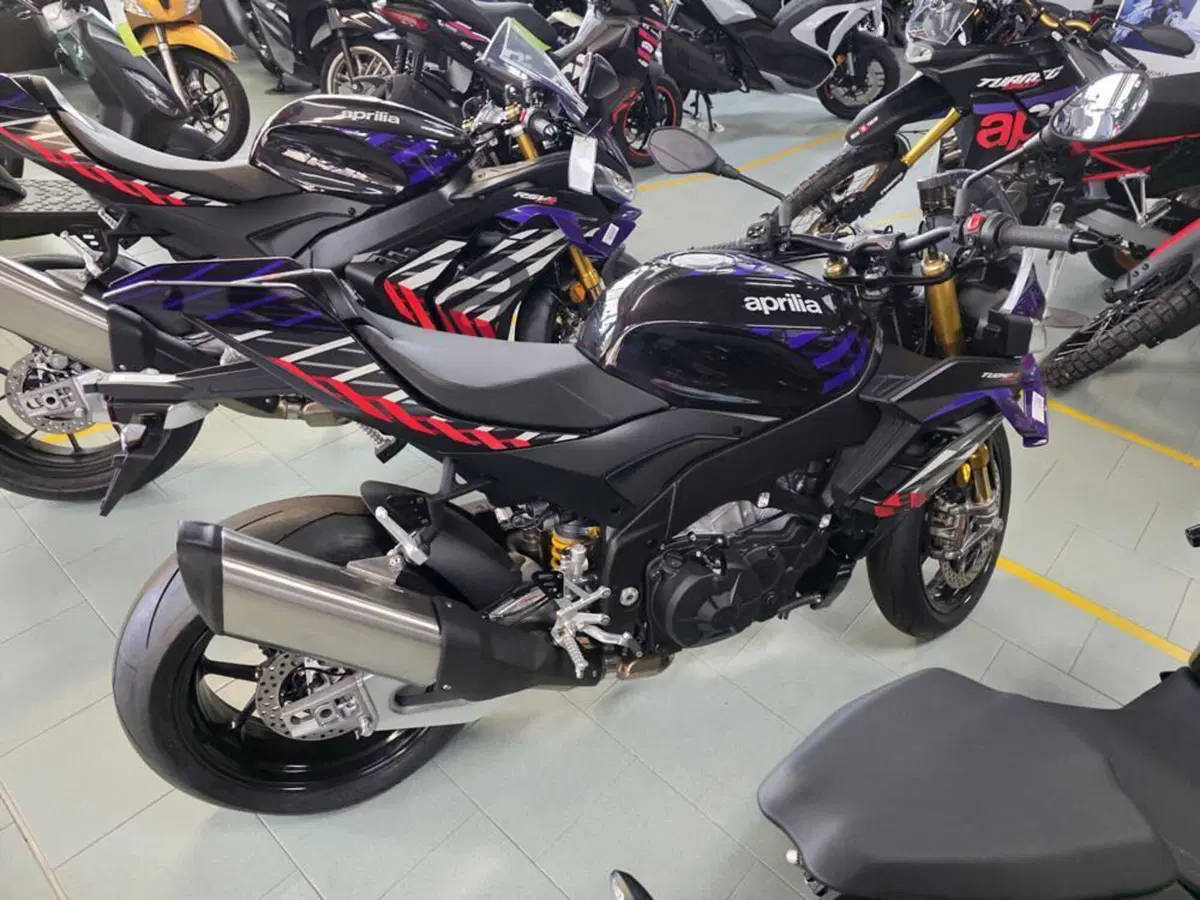 Aprilia Tuono V4 Factory (2025 - 26) (3)