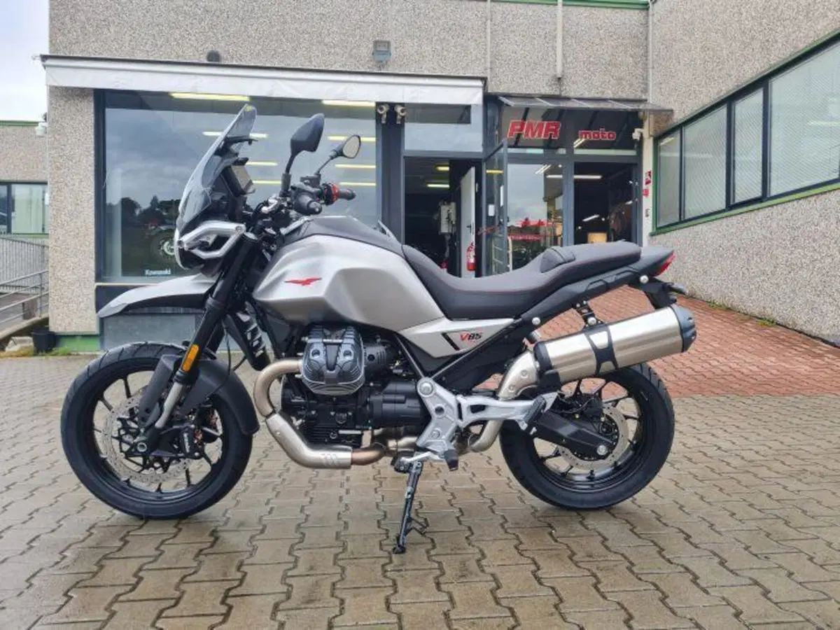 Moto Guzzi V85 Strada (2024 - 26) (4)