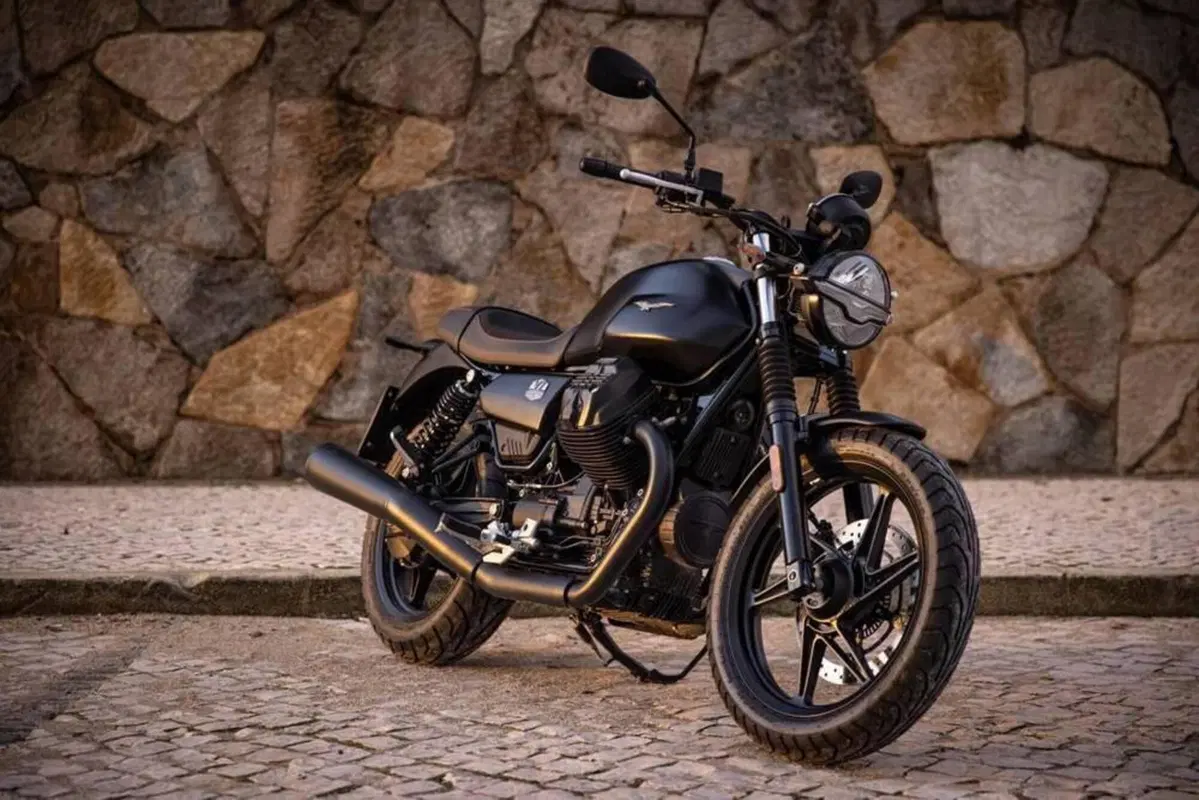 Moto Guzzi V7 Stone (2025 - 26) (2)