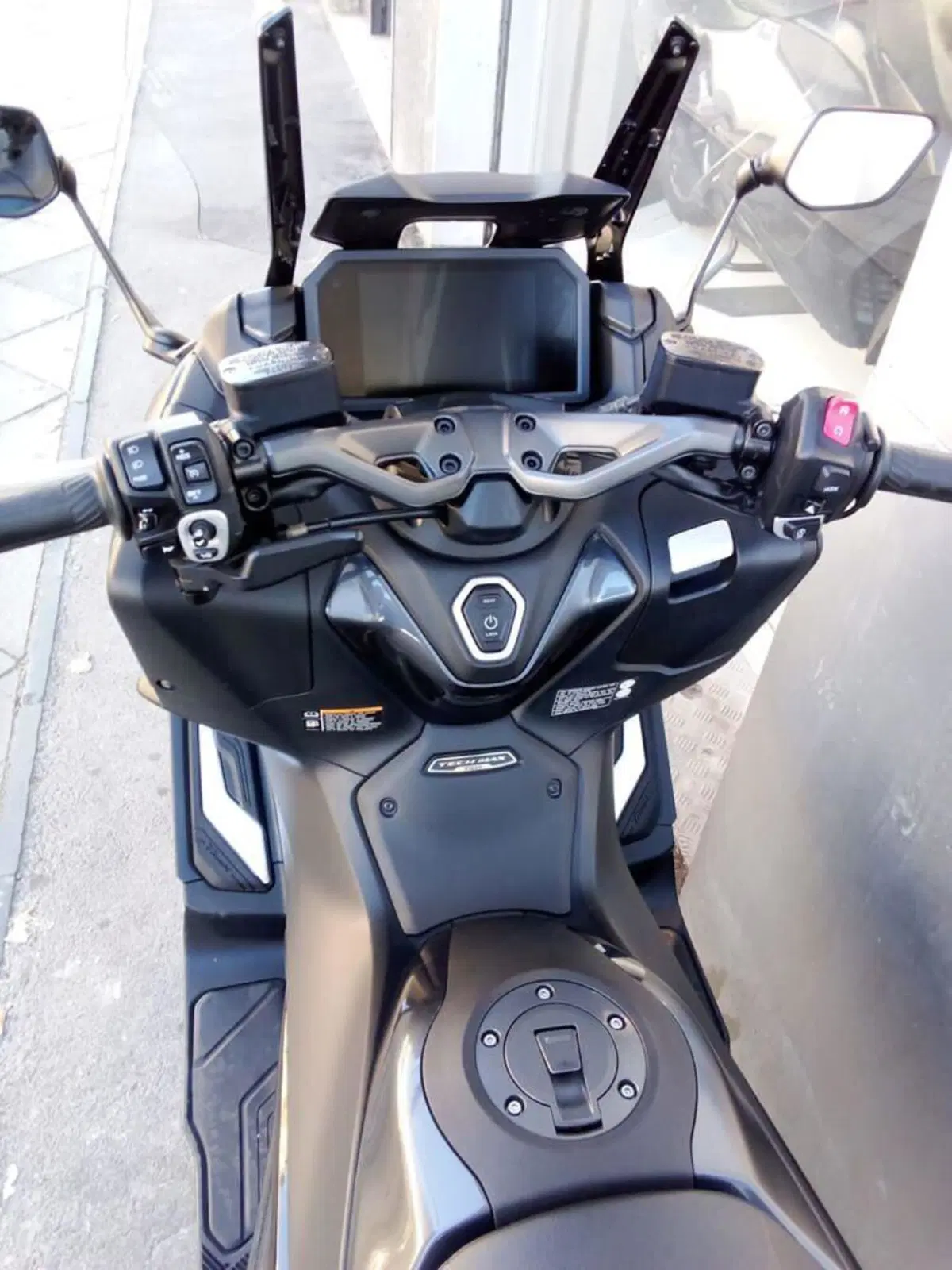 Yamaha T-Max 560 Tech Max (2022 - 24) (5)