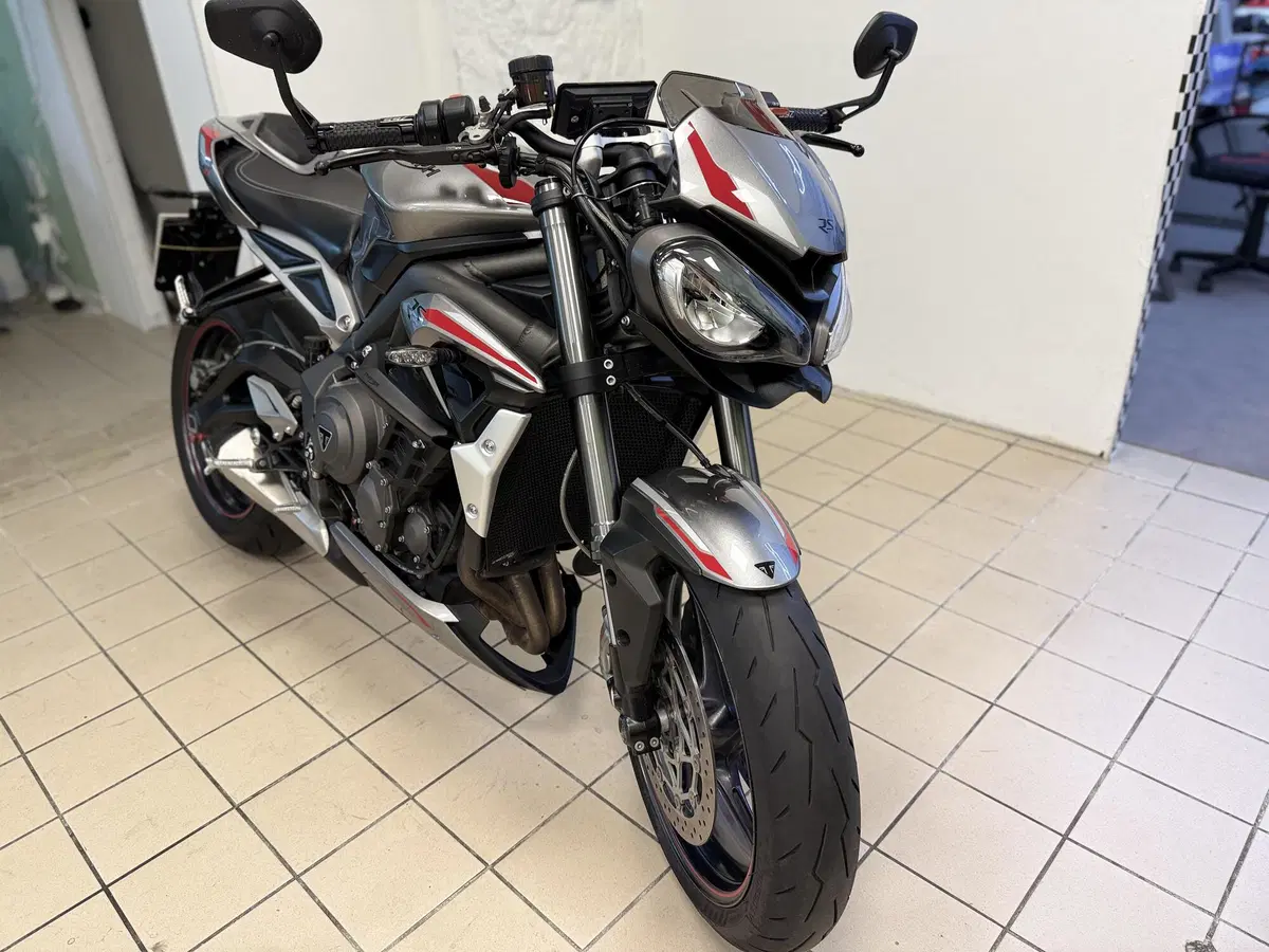 Triumph Street Triple RS (2020 - 22) (3)
