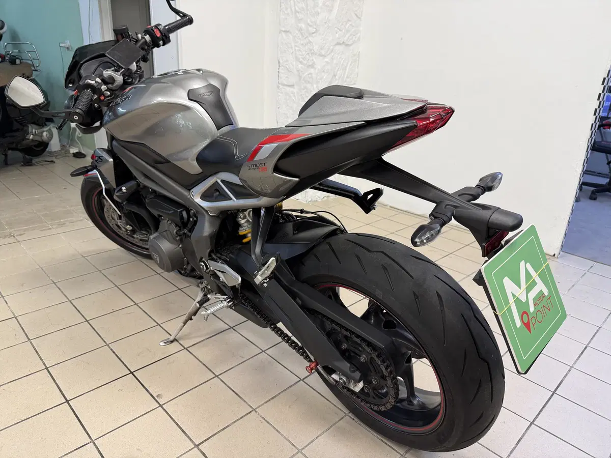 Triumph Street Triple RS (2020 - 22) (4)
