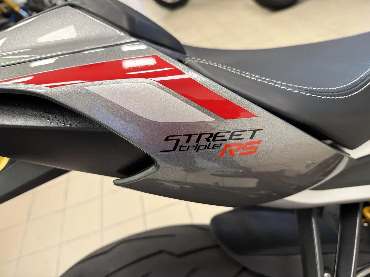 Triumph Street Triple RS (2020 - 22) (6)