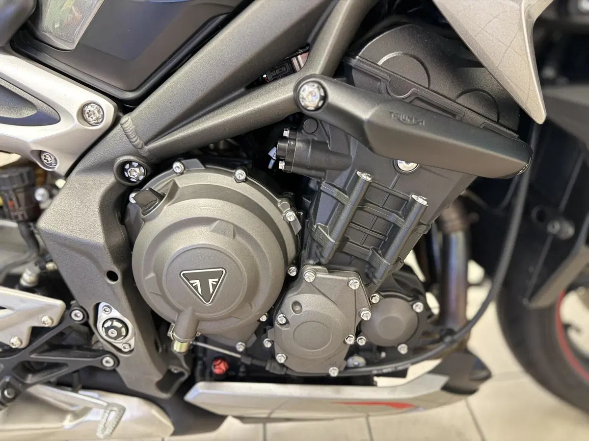 Triumph Street Triple RS (2020 - 22) (10)