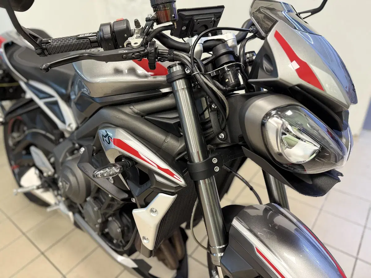 Triumph Street Triple RS (2020 - 22) (11)