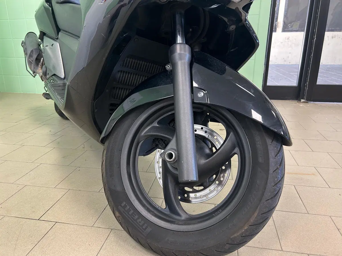 Honda Silver Wing 400 (2006 - 09) (9)