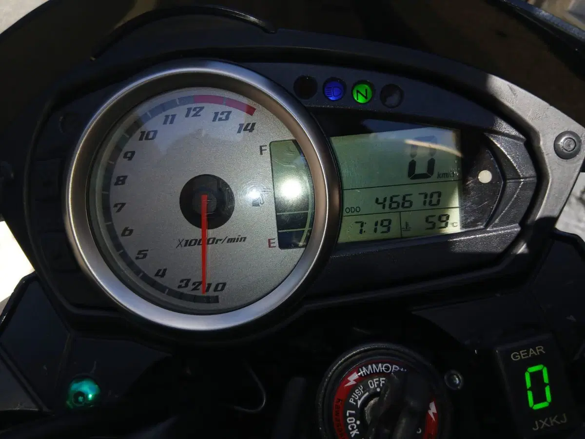 Kawasaki Z 750 (2007 - 14) (10)