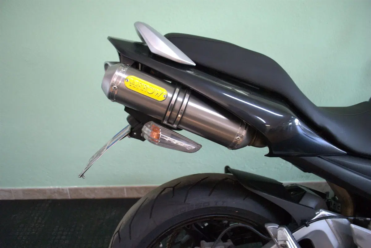Suzuki GSR 600 (2006 - 11) (2)
