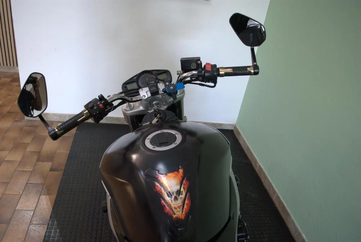Suzuki GSR 600 (2006 - 11) (7)