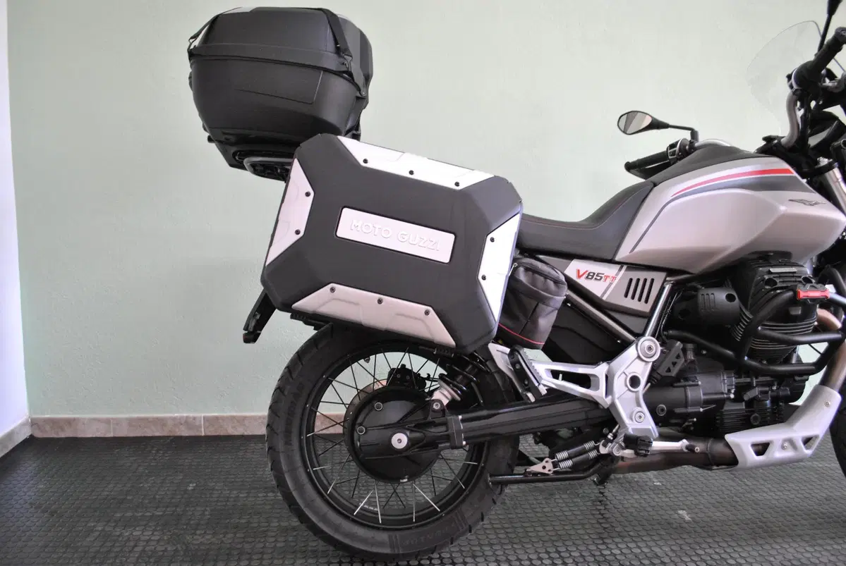 Moto Guzzi V85 TT (2021 - 23) (2)