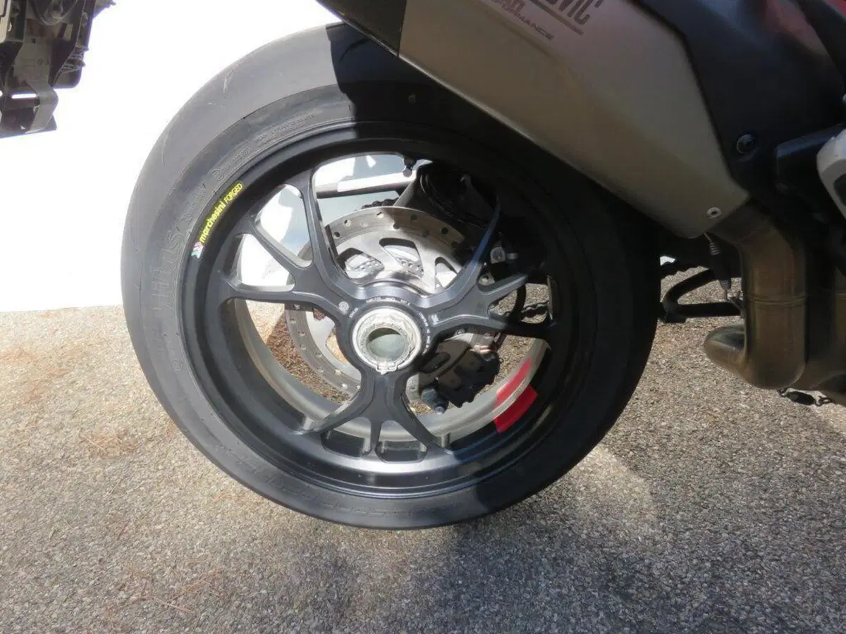 Ducati Multistrada V4 Pikes Peak (2021 - 24) (12)