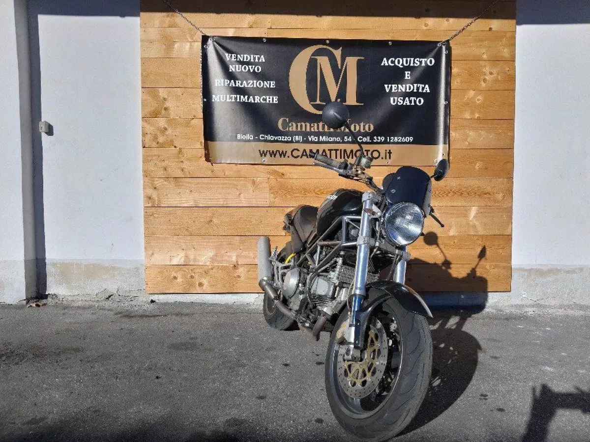 Ducati Monster 900 Dark (1999 - 02) (5)