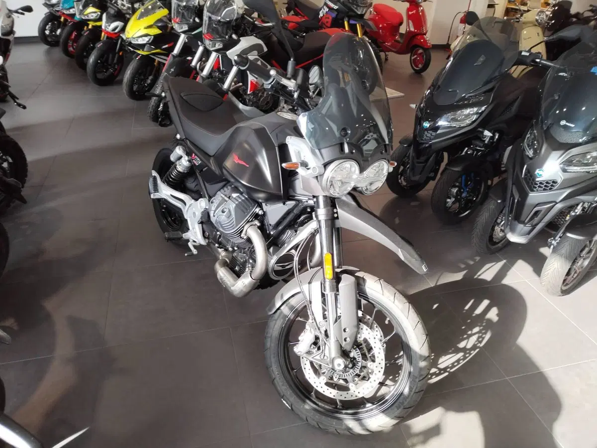 Moto Guzzi V85 Strada (2024 - 26) (5)