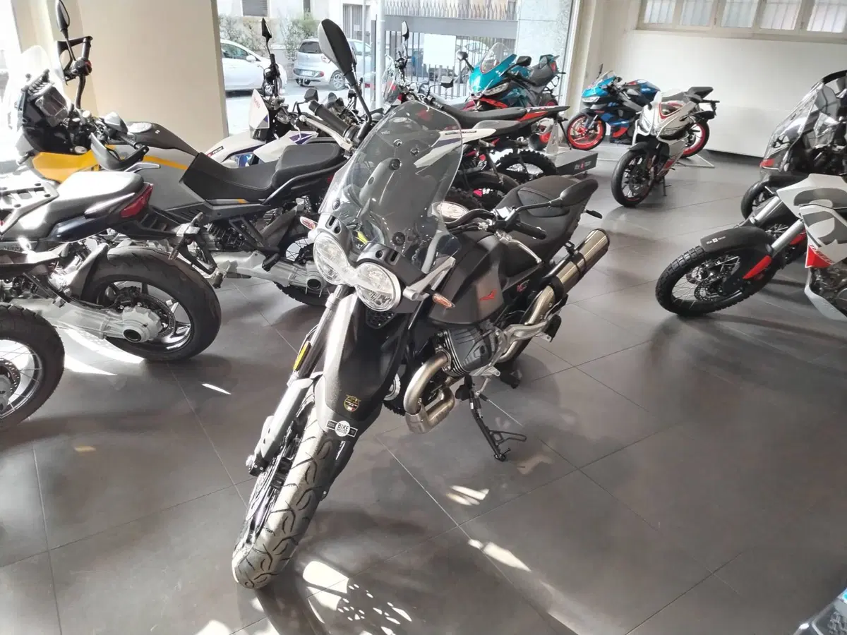 Moto Guzzi V85 Strada (2024 - 26) (6)