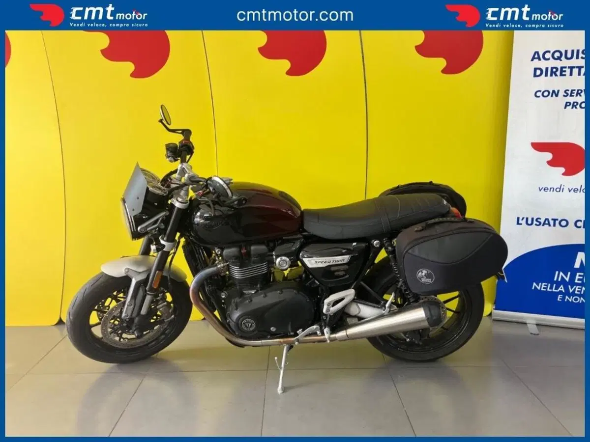 Triumph Speed Twin 1200 Stealth Edition (2024) (3)
