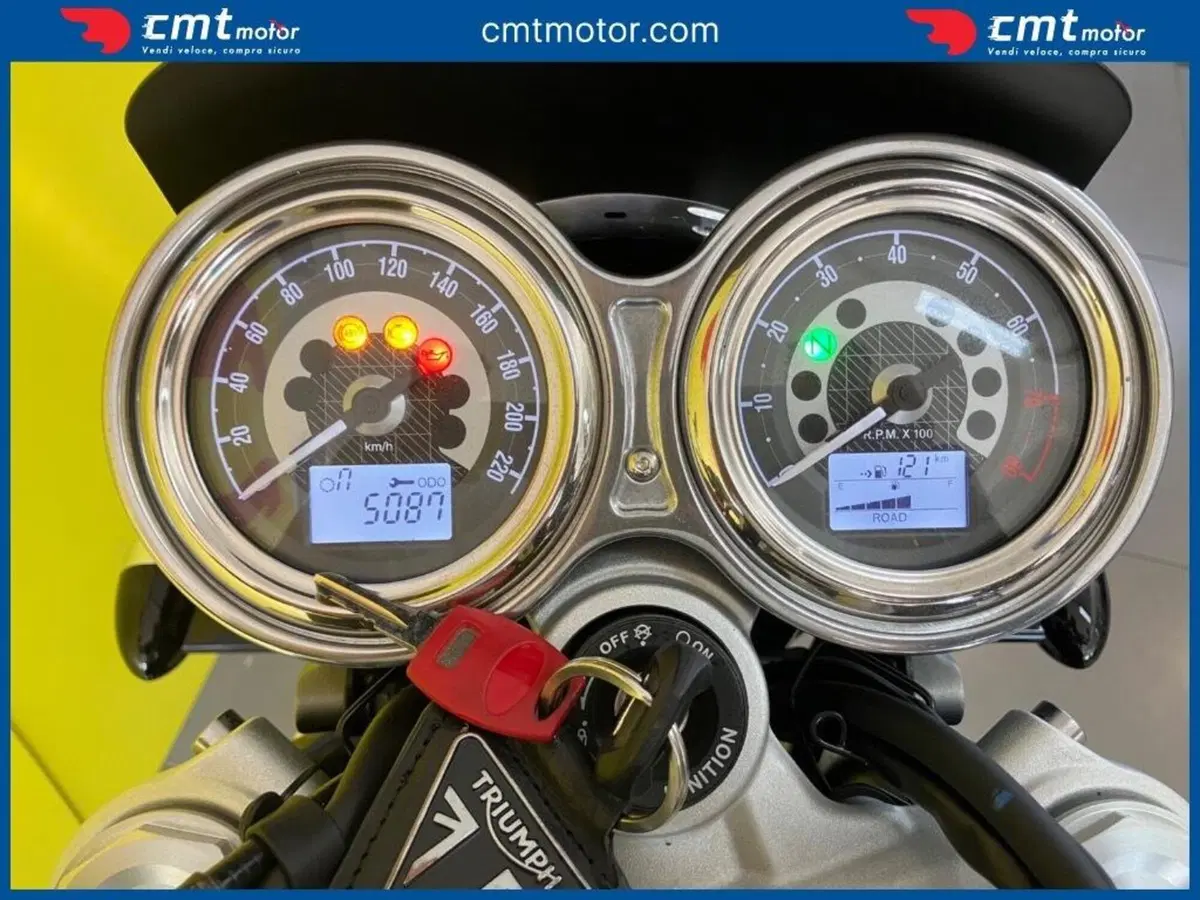 Triumph Speed Twin 1200 Stealth Edition (2024) (5)