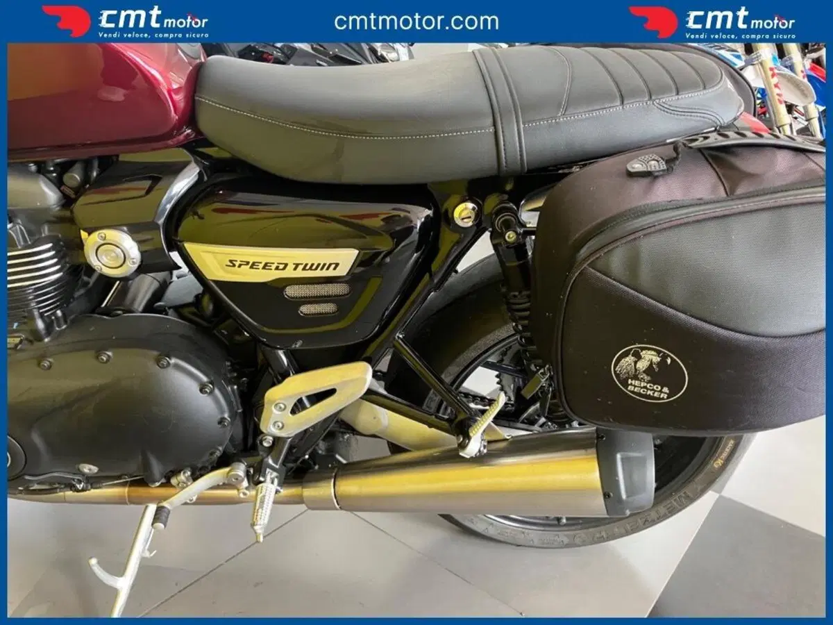 Triumph Speed Twin 1200 Stealth Edition (2024) (8)