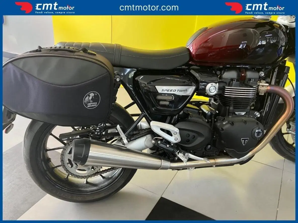 Triumph Speed Twin 1200 Stealth Edition (2024) (9)