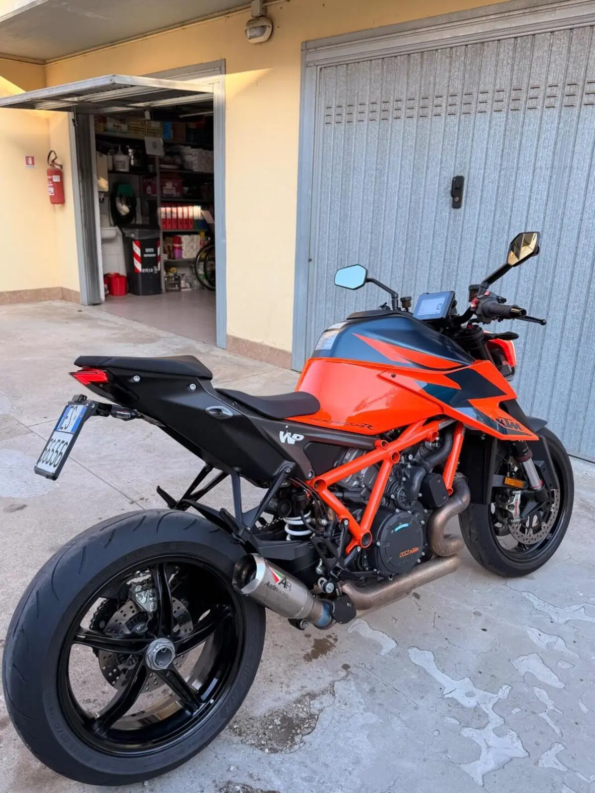 KTM 1290 Super Duke R (2020) (2)