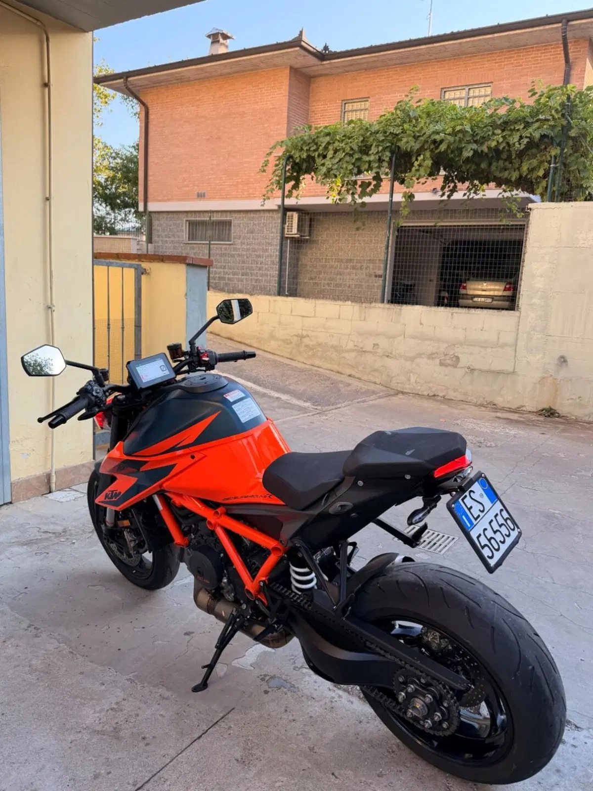 KTM 1290 Super Duke R (2020) (4)
