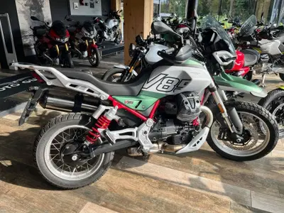 Moto Guzzi V85 TT (2024 - 26) nuova