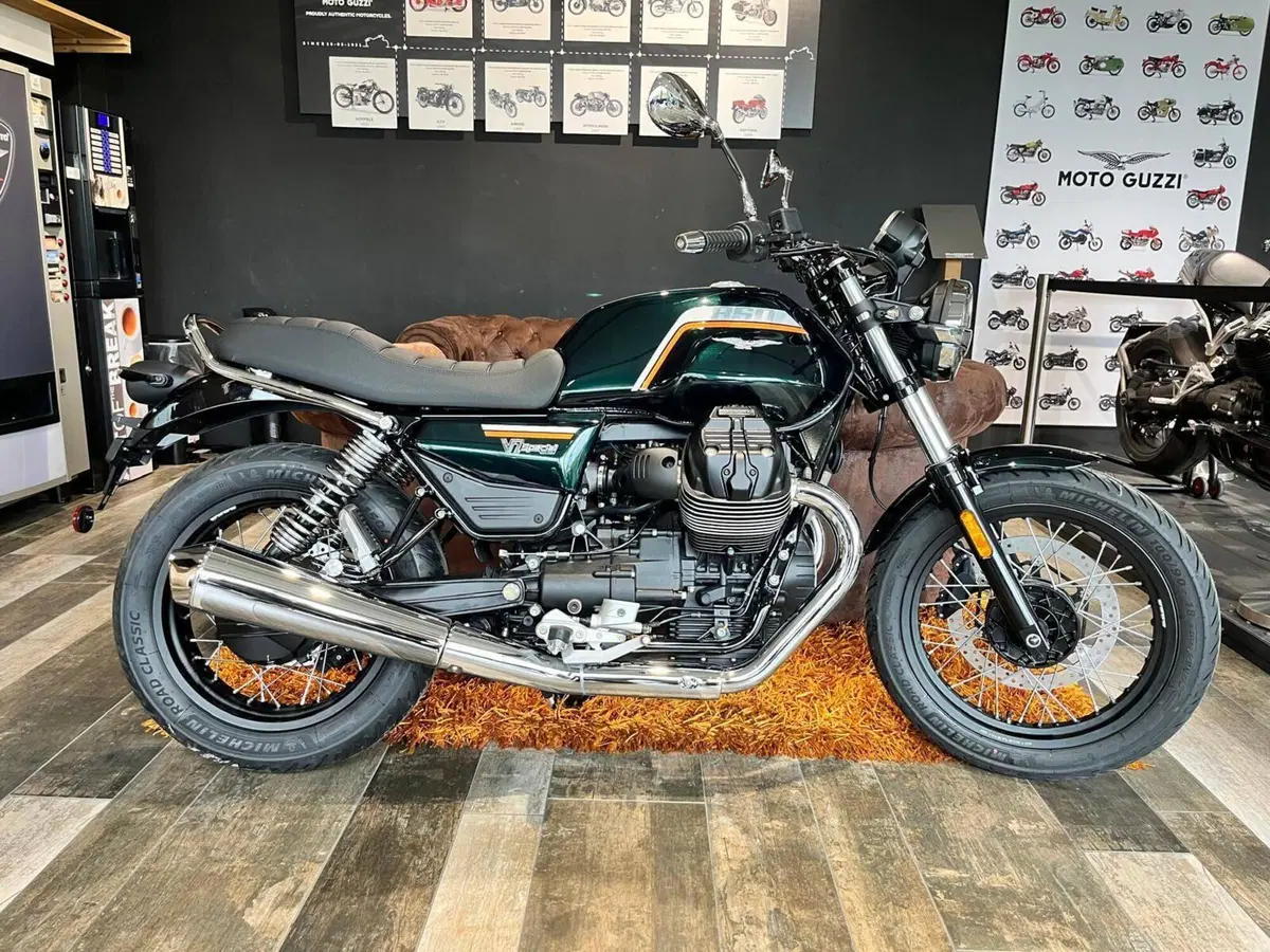 Moto Guzzi V7 Special (2025 - 26) (2)
