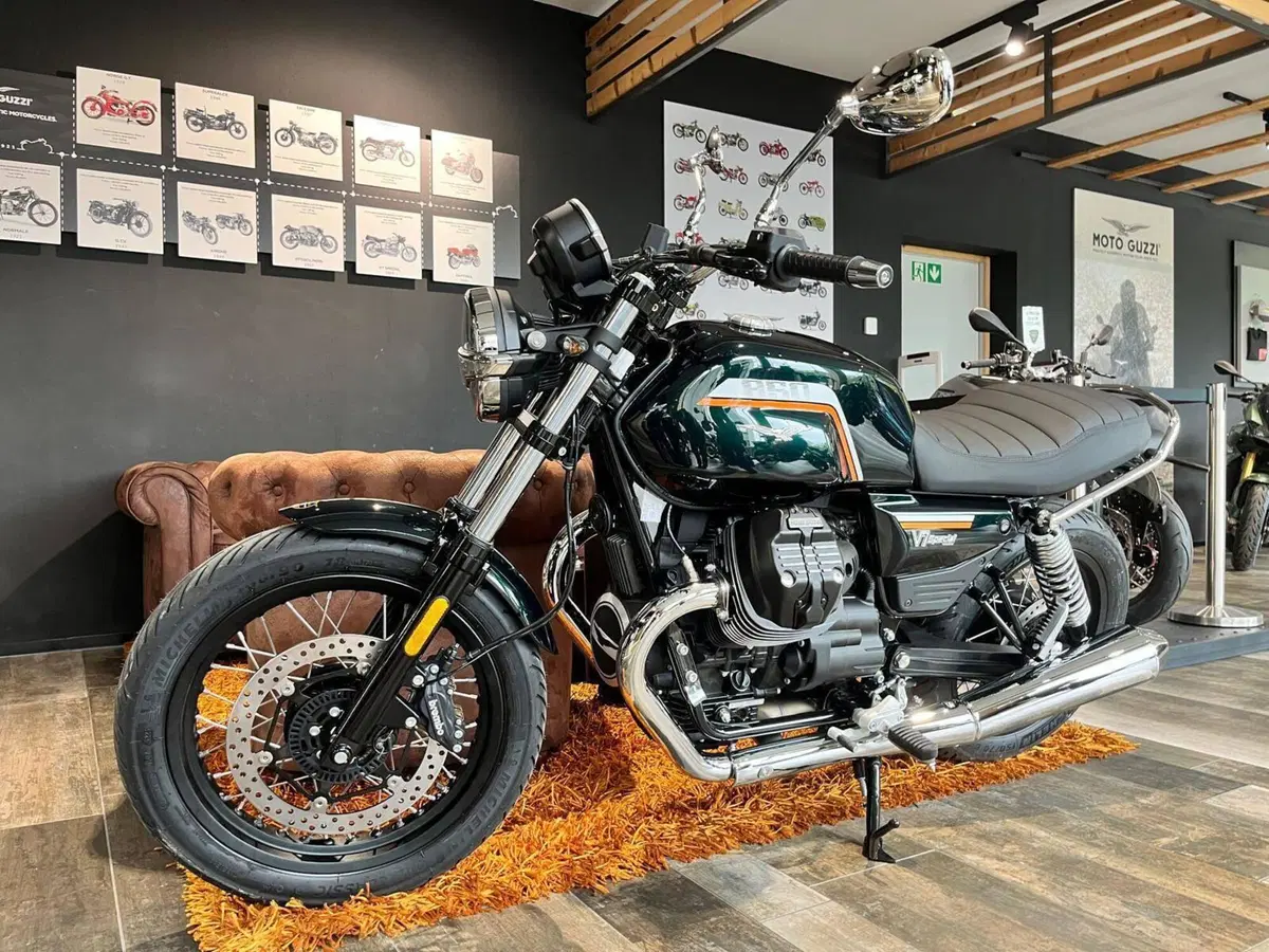 Moto Guzzi V7 Special (2025 - 26) (3)