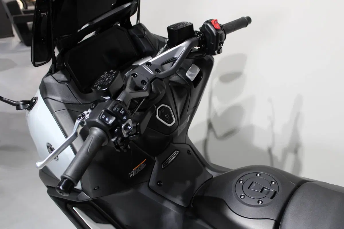 Yamaha T-Max 560 Tech Max (2025 - 26) (5)