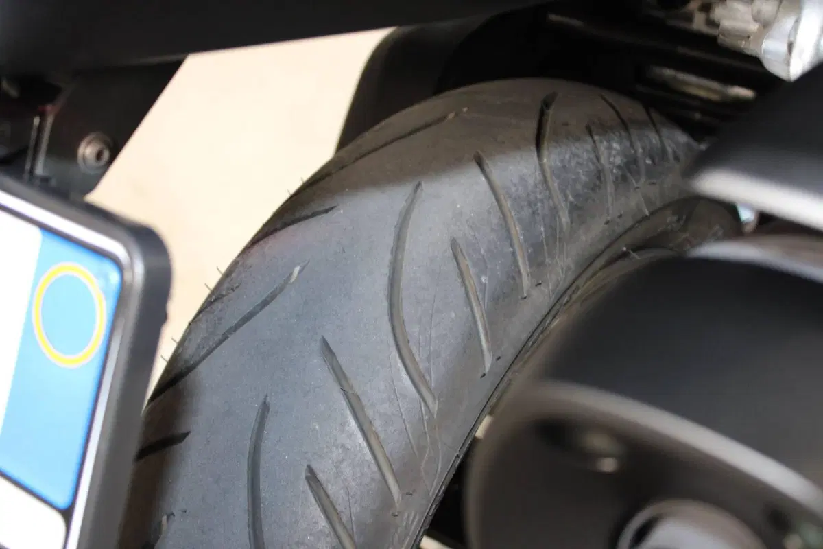 Yamaha T-Max 560 Tech Max (2025 - 26) (7)