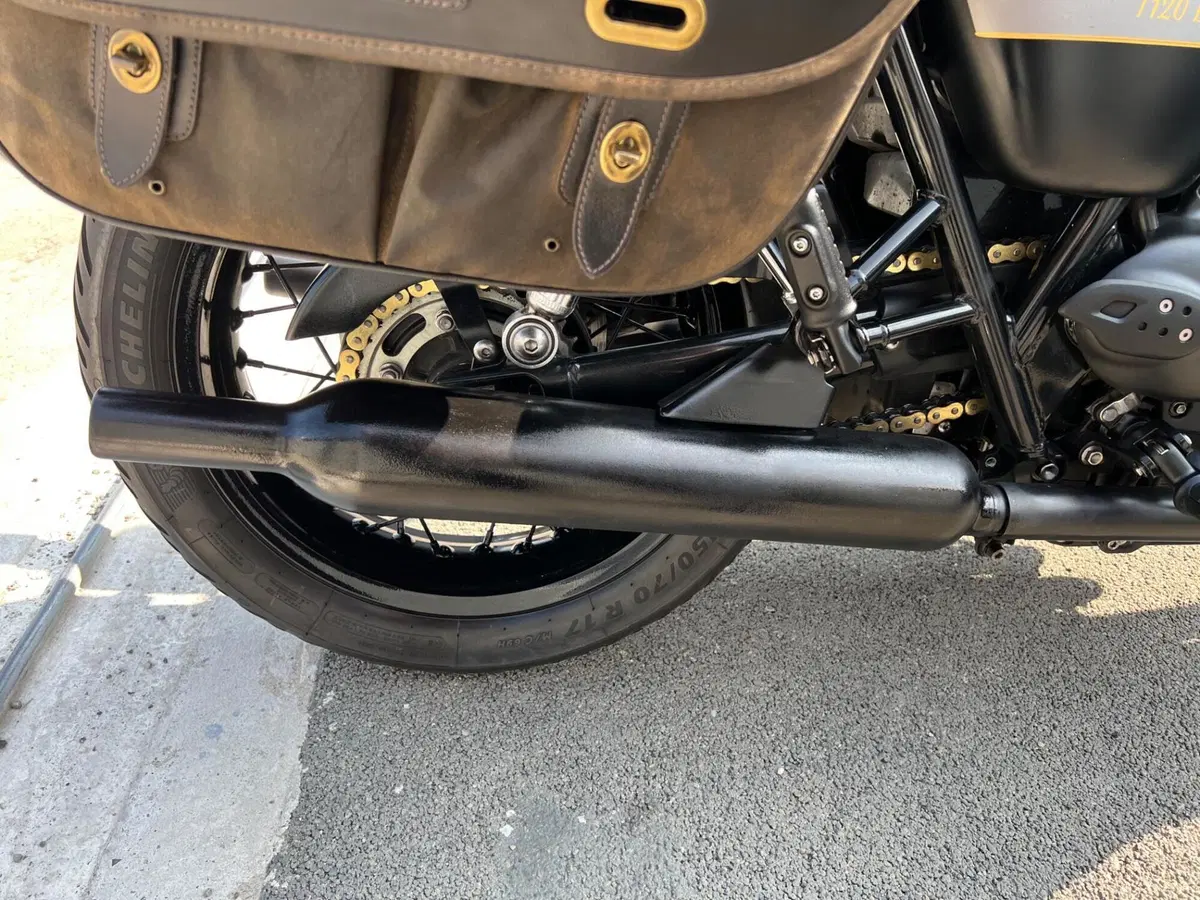 Triumph Bonneville T120 Gold Line Edition (2022 - 23) (17)