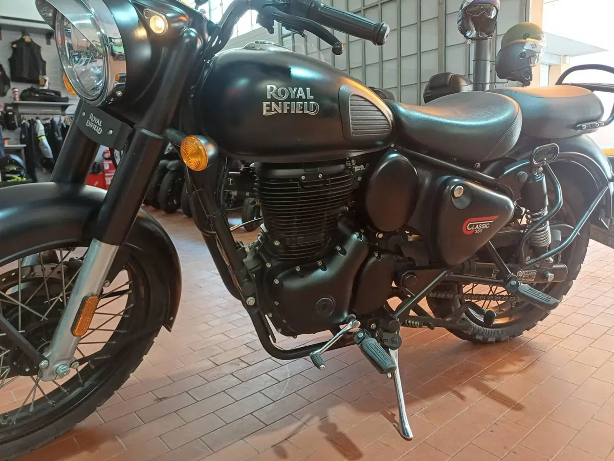 Royal Enfield Classic 350 (2021 - 26) (2)