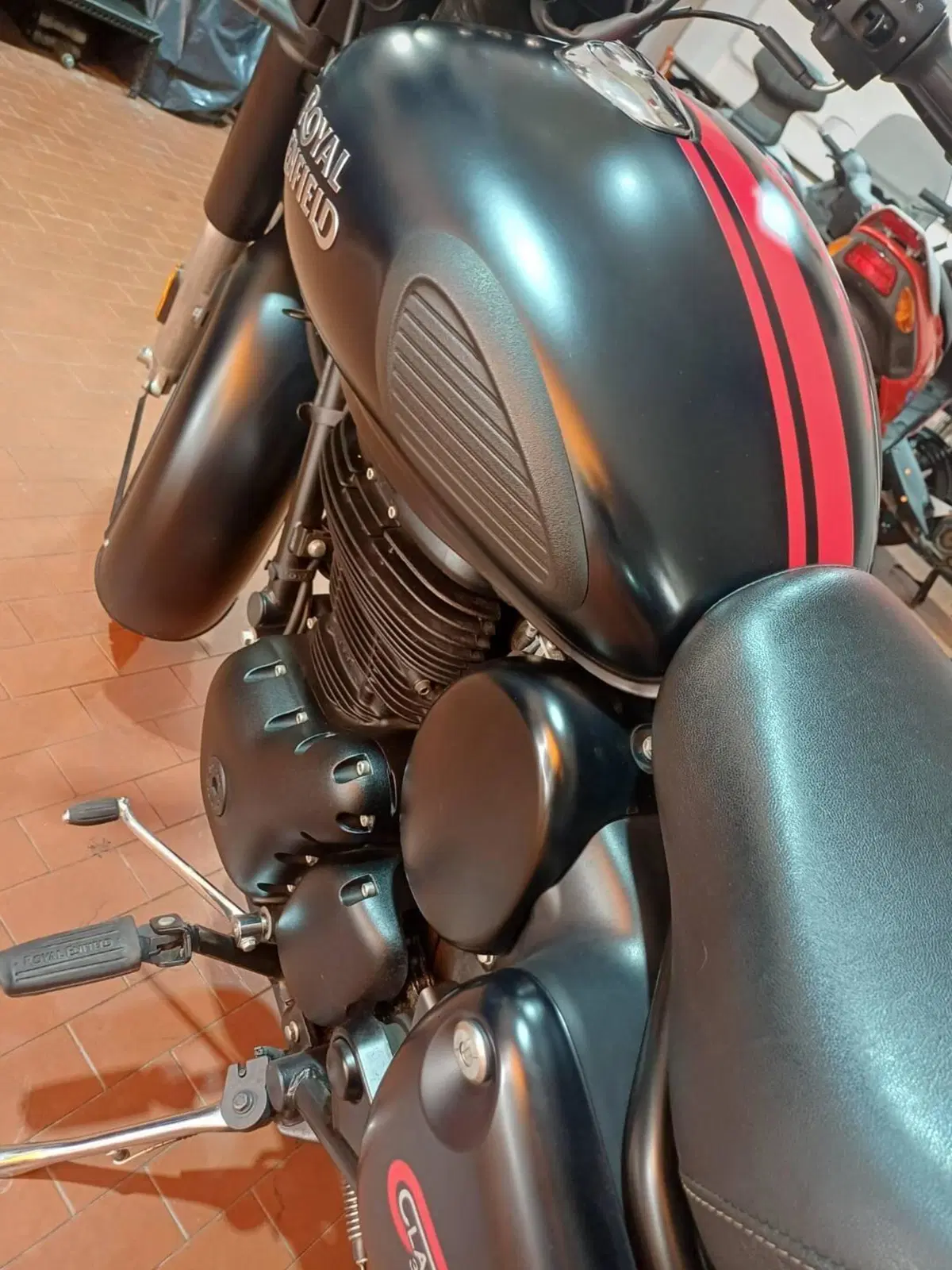 Royal Enfield Classic 350 (2021 - 26) (3)