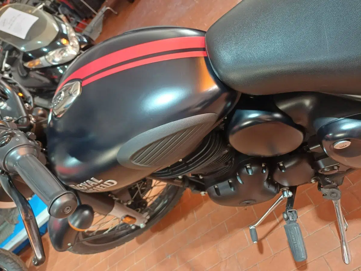 Royal Enfield Classic 350 (2021 - 26) (9)