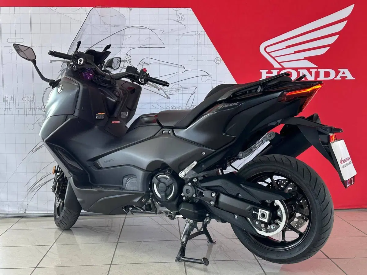 Yamaha T-Max 560 (2022 - 24) (4)