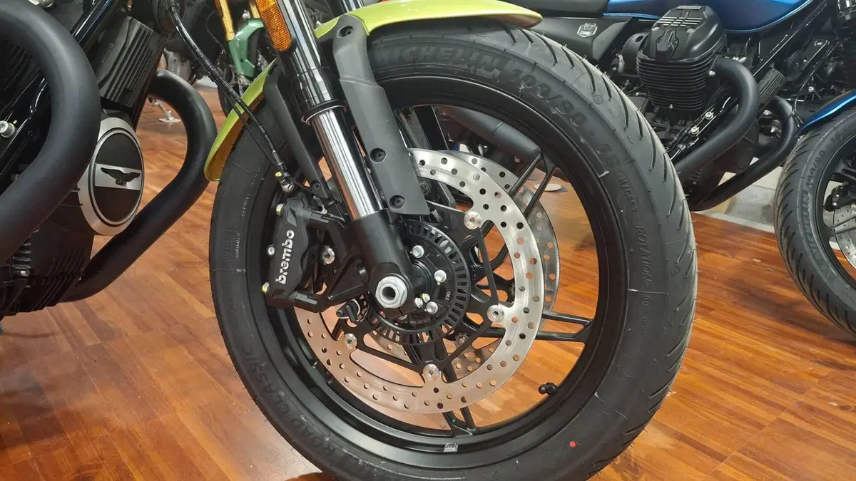 Moto Guzzi V7 Sport (2025 - 26) (4)