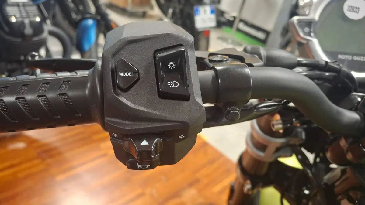 Moto Guzzi V7 Sport (2025 - 26) (5)
