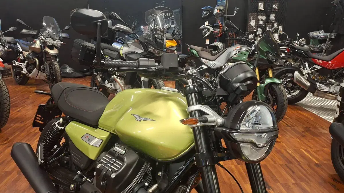 Moto Guzzi V7 Sport (2025 - 26) (2)