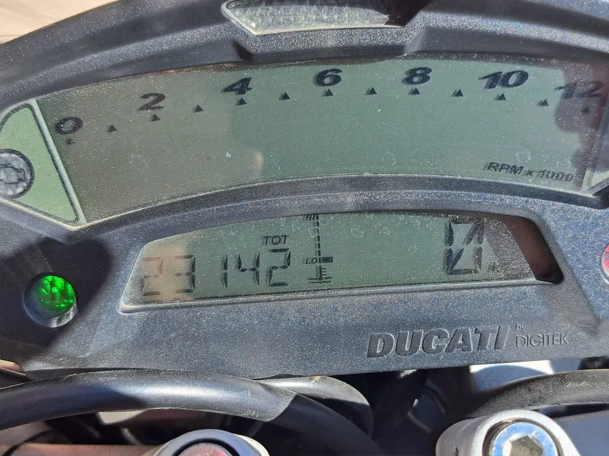 Ducati Monster 696 ABS (2009 - 14) (4)