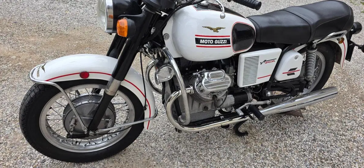 Moto Guzzi V7 750 SPECIAL (2)