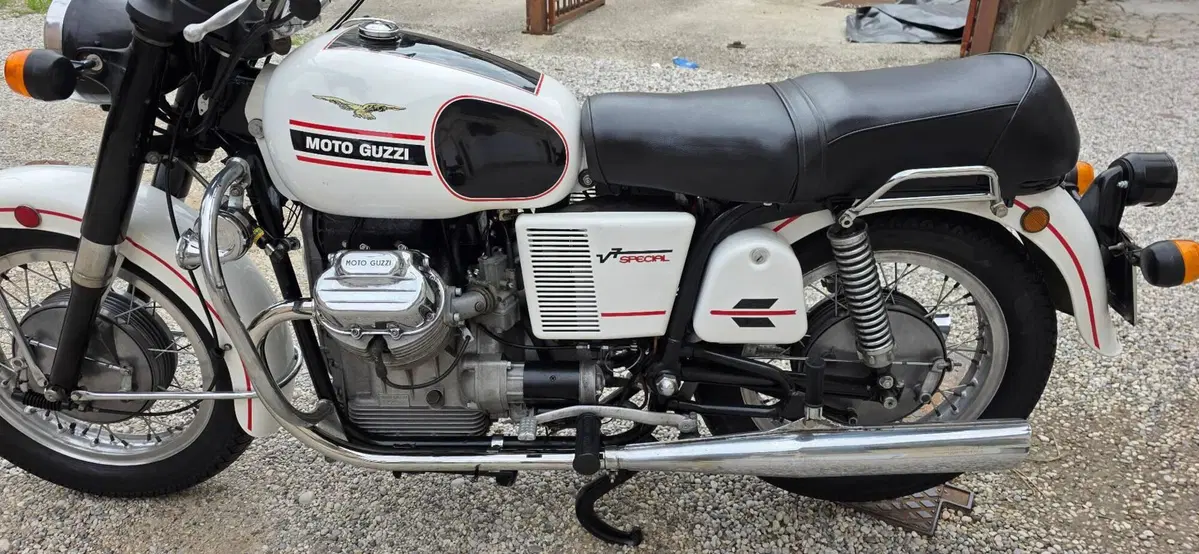 Moto Guzzi V7 750 SPECIAL (4)