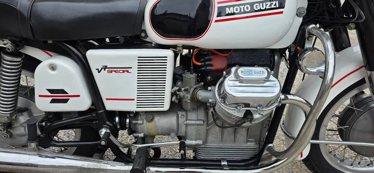 Moto Guzzi V7 750 SPECIAL (8)