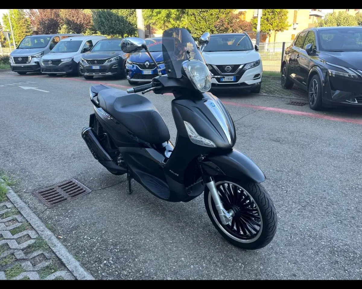 Piaggio Beverly 300 i.e. Police ABS-ASR (2017 - 20) (3)