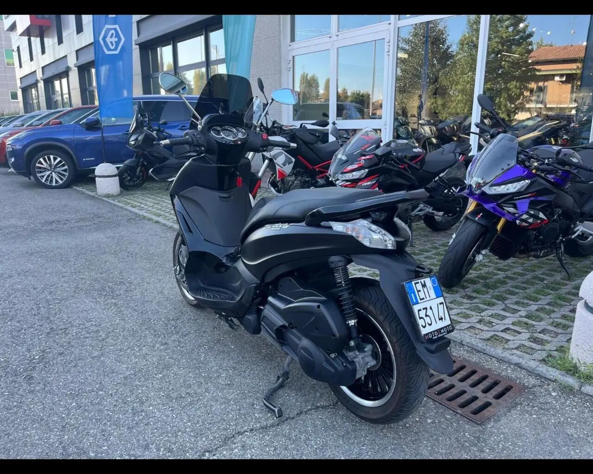 Piaggio Beverly 300 i.e. Police ABS-ASR (2017 - 20) (7)