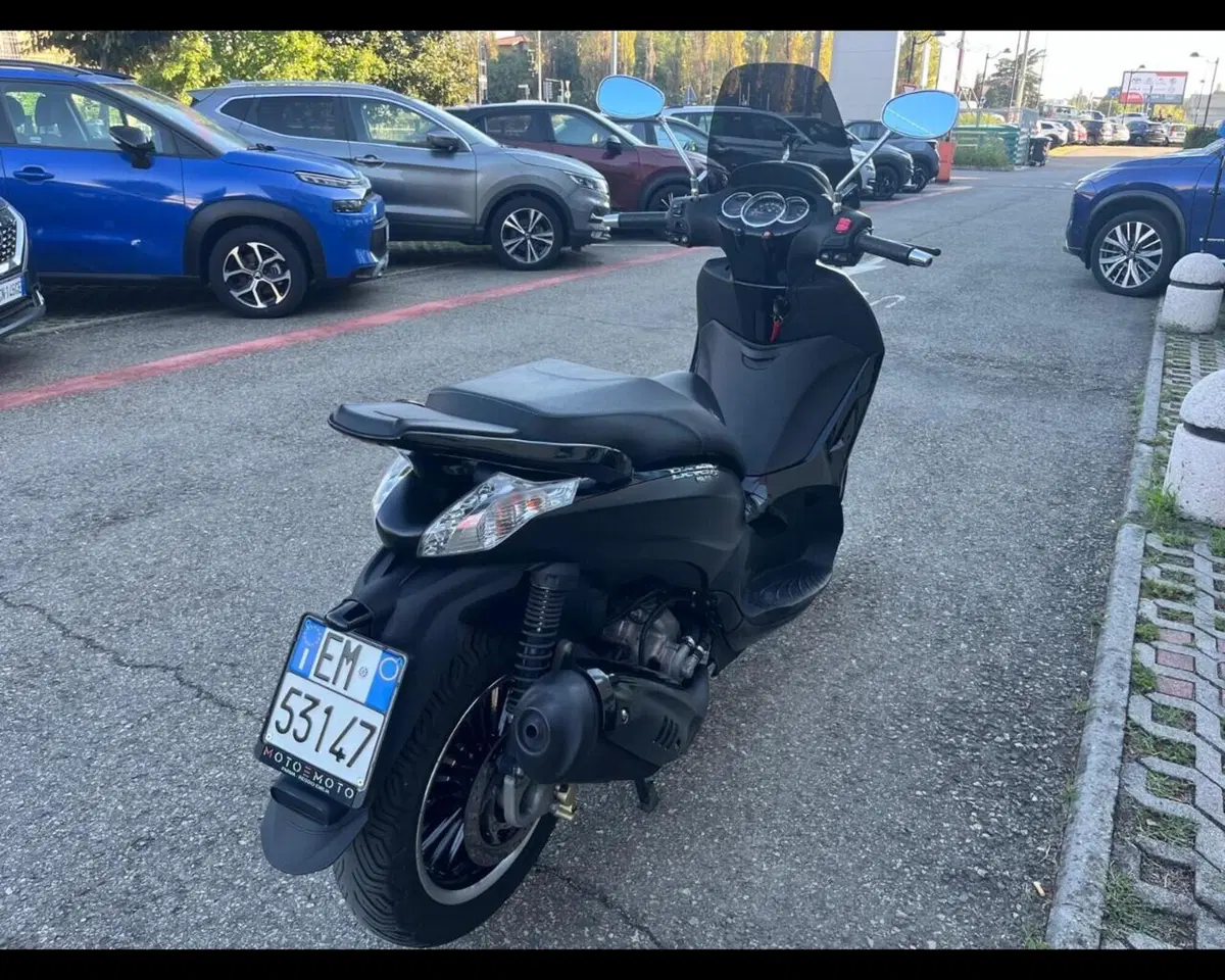 Piaggio Beverly 300 i.e. Police ABS-ASR (2017 - 20) (5)
