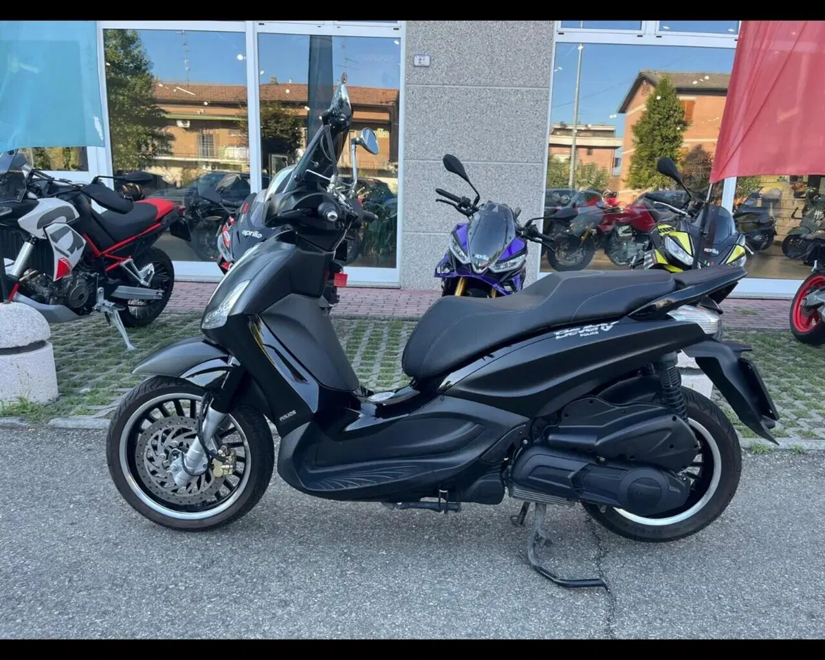 Piaggio Beverly 300 i.e. Police ABS-ASR (2017 - 20) (8)