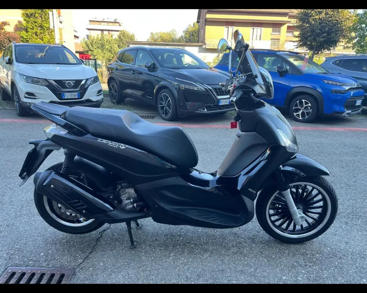 Piaggio Beverly 300 i.e. Police ABS-ASR (2017 - 20) (4)