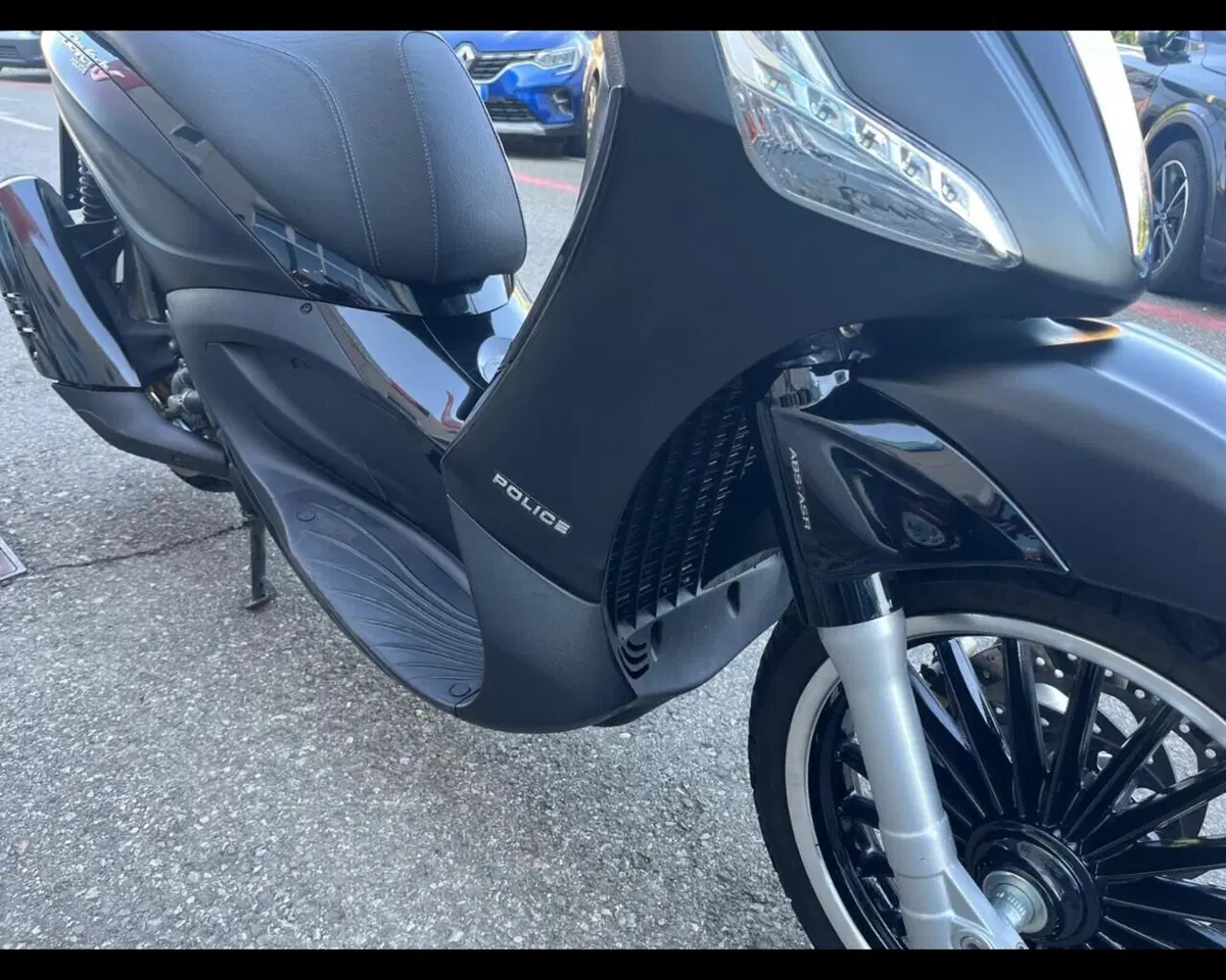 Piaggio Beverly 300 i.e. Police ABS-ASR (2017 - 20) (10)