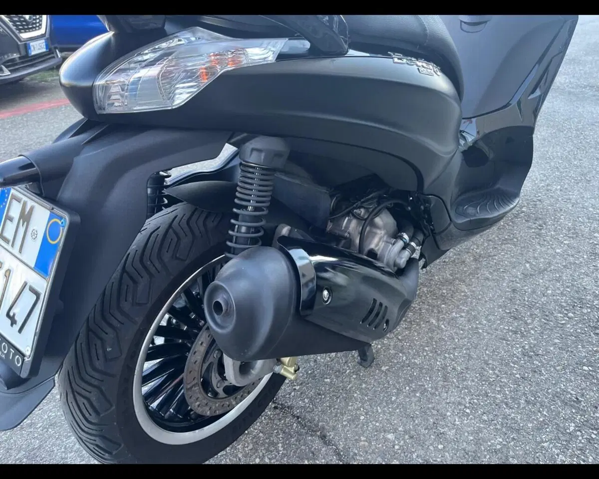 Piaggio Beverly 300 i.e. Police ABS-ASR (2017 - 20) (11)